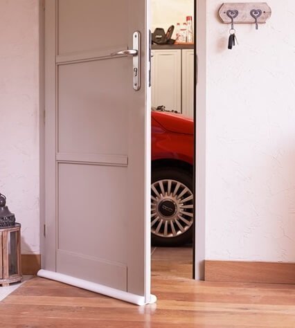 White door gap sealer