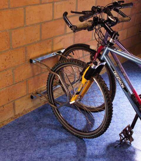 Two-level rack for 2 bicycles