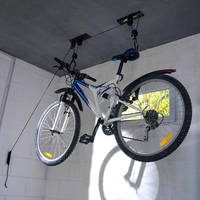 Bracket for hanging a bicycle