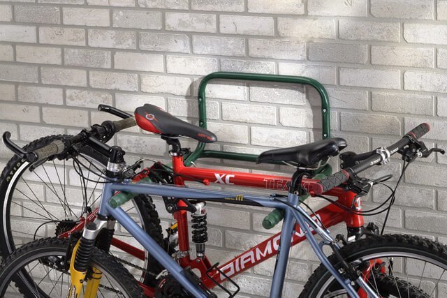 Support surélevé pour deux vélos
