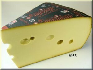 Sūris "Emmentaler" su didelėm skylėm