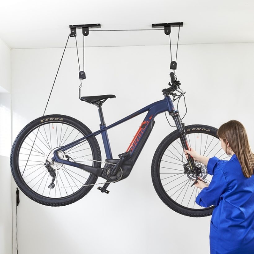 Mottez holder for hanging a bicycle on the deck