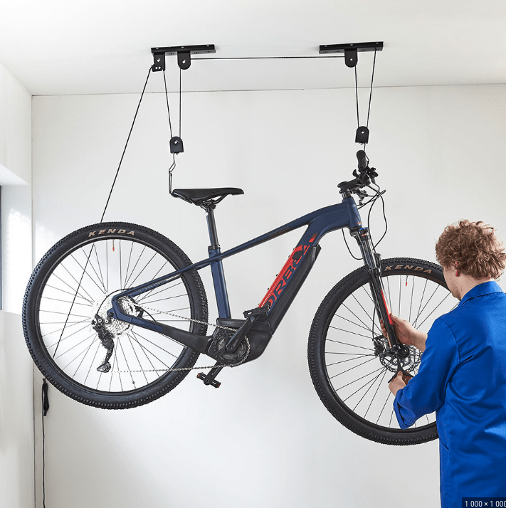 Mottez-Halter zum Aufhängen eines Fahrrads an der Terrasse