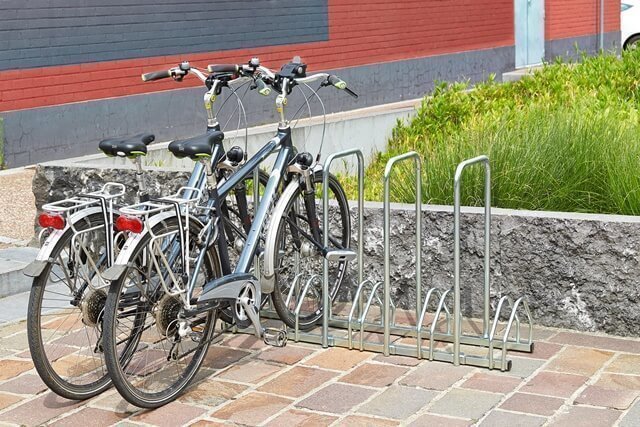 Porte-vélos avec supports de montage