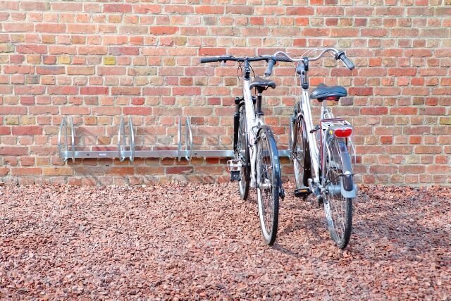 Wall-mounted rack for 5 bicycles
