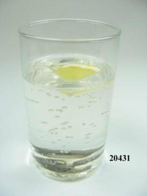 Vandens stiklinė su citrina