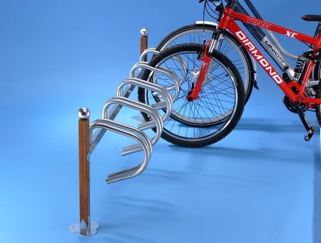 Supports à vélos unilatéraux avec supports en bois