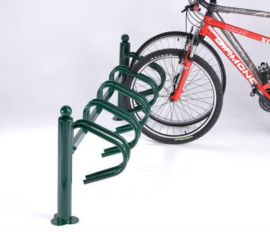Jednostronne zielone stojaki na rowery z ramami