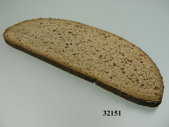 Tamsios duonos riekė