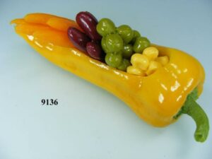 Geltona paprika įdaryta daržovėmis