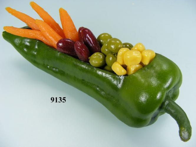 Žalia paprika įdaryta daržovėmis