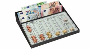 skarbonka, kalkulator, etui na monety euro