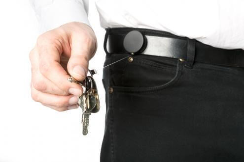 Des porte-clés amovibles sont attachés à la ceinture