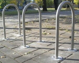 Screw-in circular hoops for fixing bicycles
