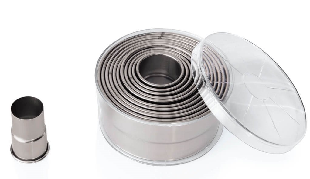 Round stainless steel molds for dough