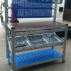 Chariot étagère avec étagère en plastique perforé bleu