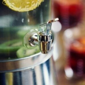 Glasbehälter für hausgemachte Limonade, Erfrischungen mit Zapfhahn