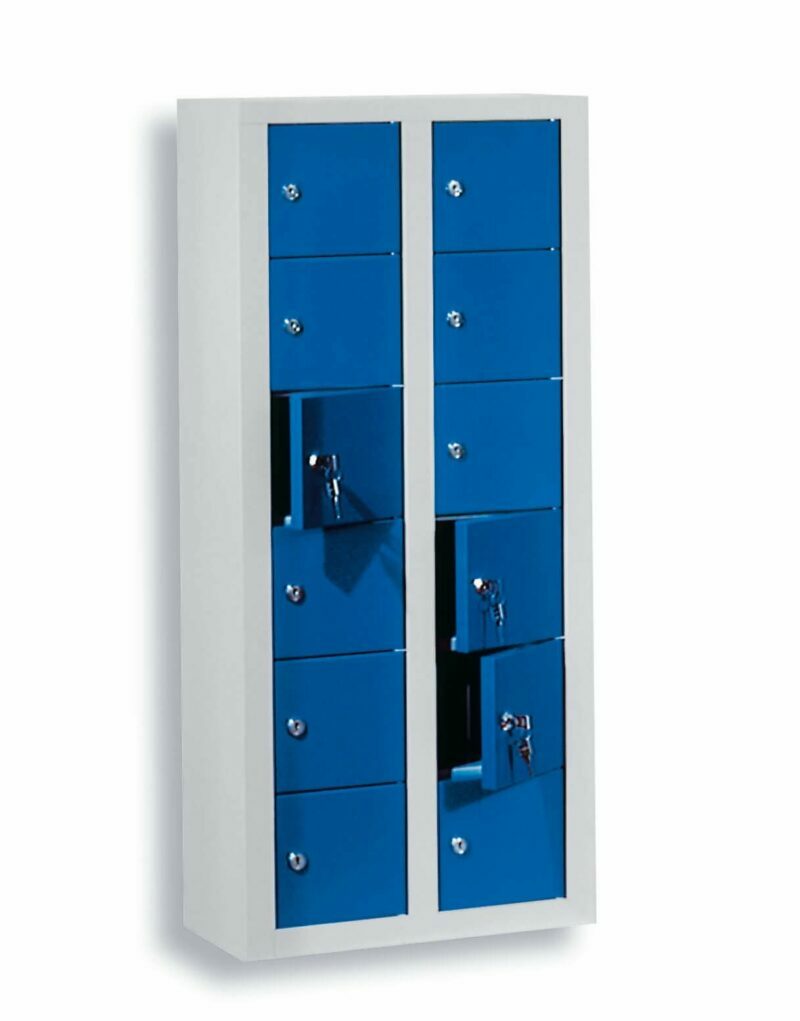 Wandschränke mit 12 Fächern für persönliche Gegenstände und blauen Türen
