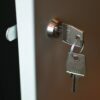 Cilindriskās slēdzenes skapju durvīm