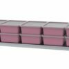 Regal mit rosafarbenen 10-Liter-Store-Lt-Boxen